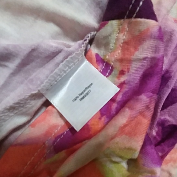 Hi-Low. Floral tank. a.n.a. brand - size Medium - Picture 6 of 6